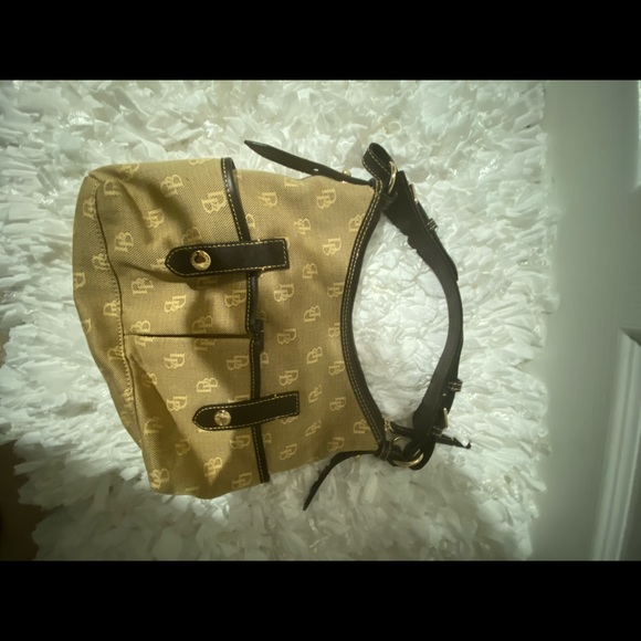 Dooney and Bourke Hand Bag - Picture 1 of 5
